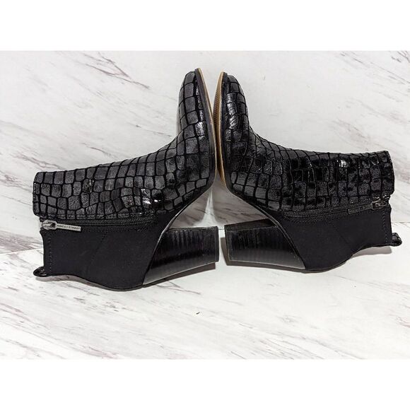 Donald J. Pliner Women's Black Leather Pattern Booties Size 6 - Picture 3 of 6